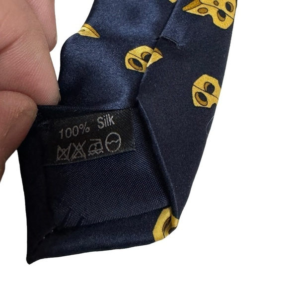 Tie Land Mouse Swiss cheese necktie men’s tie 100% silk - Picture 4 of 5